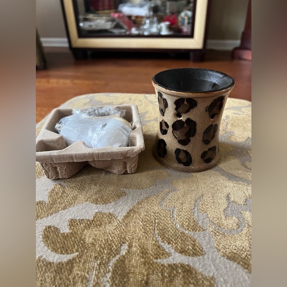 Leopard Scentsy Wall Plug Warmer🐆💡✨ - Picture 3 of 8